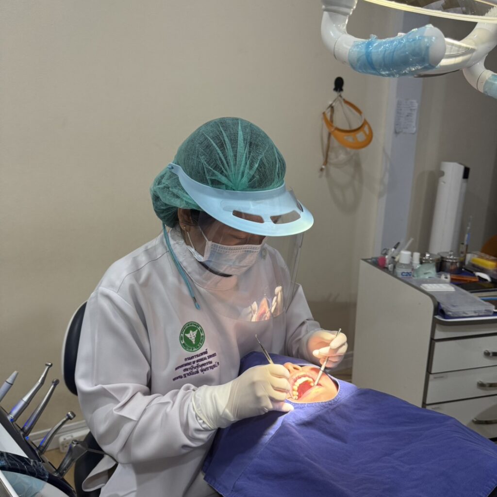 การรักษารากฟันโดยทันตแพทย์เฉพาะทาง ที่ House of Fun Dental Clinic พิษณุโลก ใกล้เซ็นทรัลพิษณุโลก